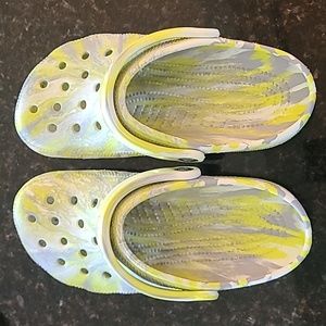 Crocs M5 W7 Yellow Silver and White NWOT